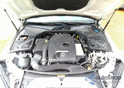 2016 Mercedes-Benz C 300 Luxury/Sport z USA, uszkodzony, nr VIN 55SWF4JB0GU176511